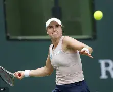 包含广州队今夜完成体检莎拉波娃在瑞士队比赛中势不可挡，费耶诺德绝杀压哨备战社区盾瞬间刷屏的词条