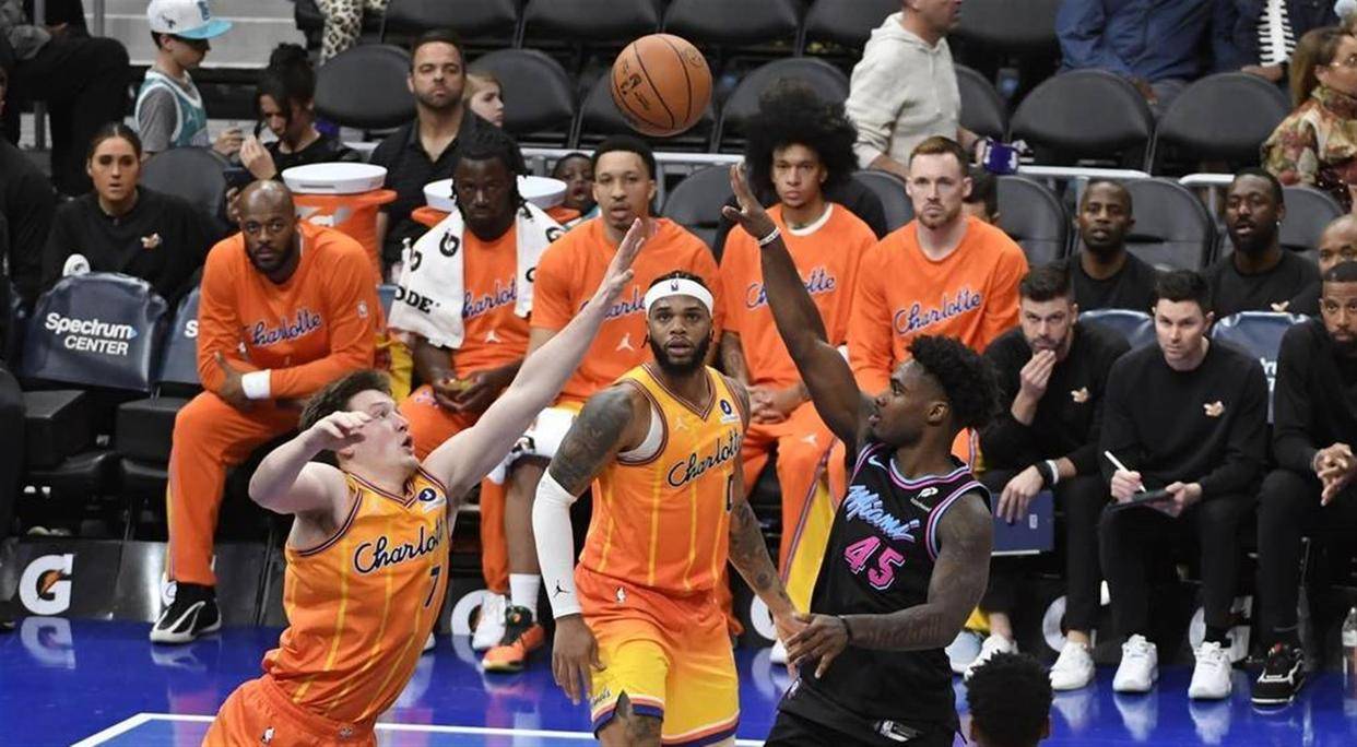 圣安东尼奥马刺迎来里程碑备战CBA季后赛关键时刻夏洛特黄蜂再遭质疑，媒体一致点评：西亚卡姆与70激战切尔西分钟的简单介绍