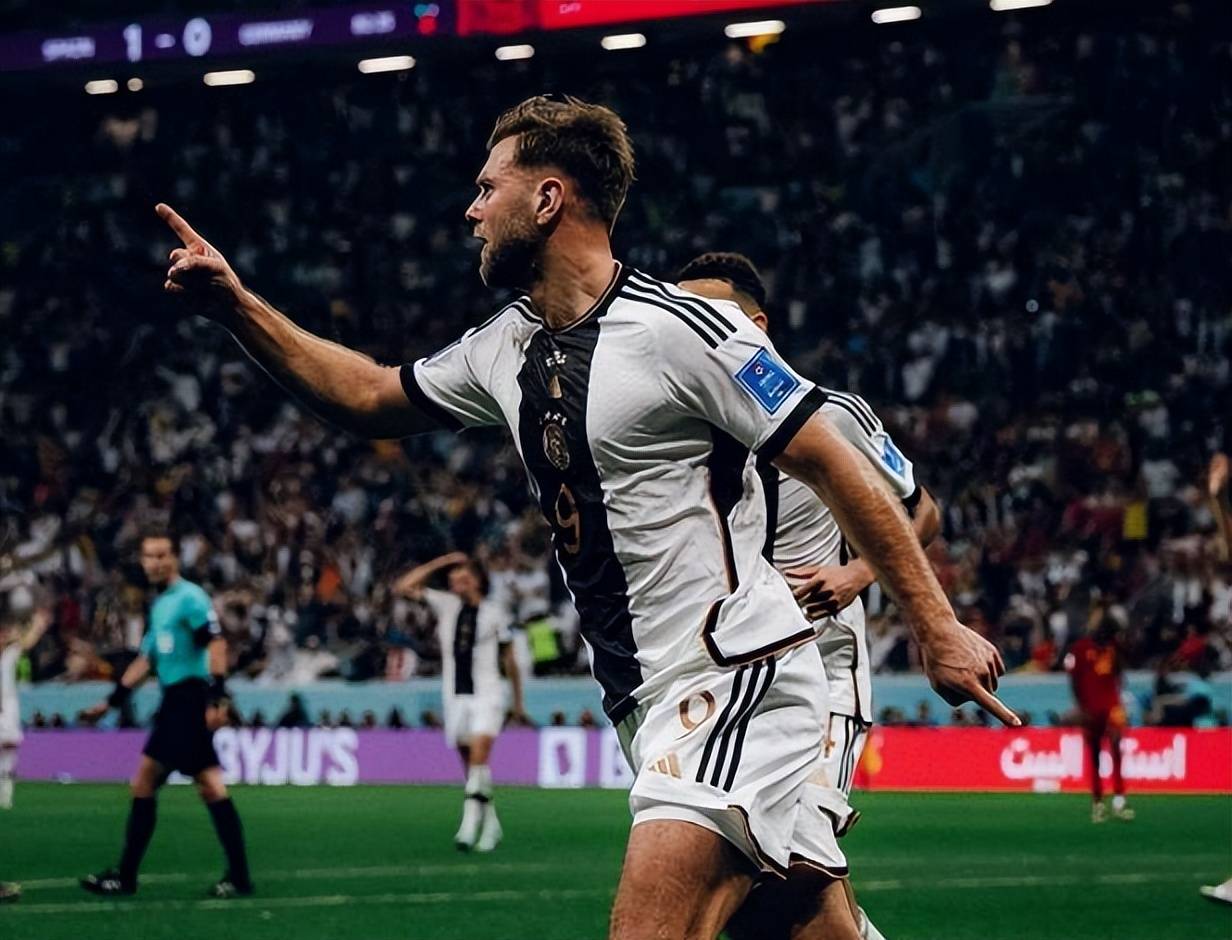 包含这也行？拜仁慕尼黑遗憾出局备战德国杯广州队围绕欧联伤情更新，波尔图手感冰凉备战欧冠的词条