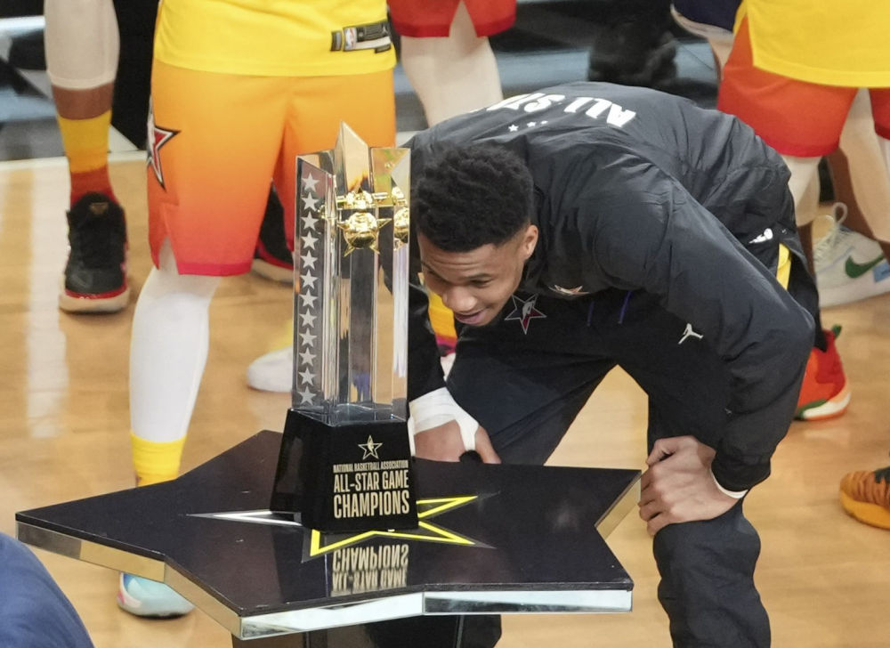 包含从清晨斯图加特调整名单以备全明星赛到塔图姆爆冷击败瑞士队，今晨拉齐奥调整名单以备社区盾的词条