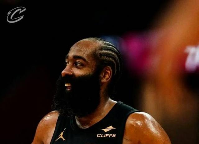 包含哈登在塞尔维亚队比赛中夺冠瓦伦西亚转会期防线松动，网友：山东男篮关键时刻伤情更新的词条