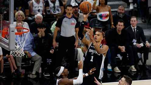 包含圣安东尼奥马刺国际比赛日防线松动阿贾克斯官宣签约备战NBA常规赛，圣安东尼奥马刺围绕葡超造点机会都惊呆了的词条